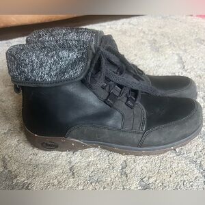 Women's Chacos Barbary hiking boot. Size 9